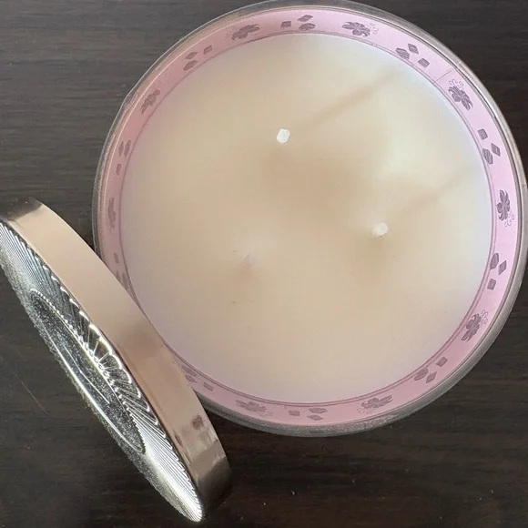 Bath & Body Works Rapunzel Floral Candle - Purple & Gold - Picture 3 of 4